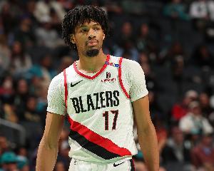 依舊瞎扔！夏普16中6&三分球6中0低效拿到16分7板2助4斷 5失誤