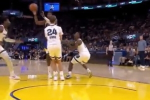 可惜！庫明加助攻理查德打進加罰 灰熊挑戰成功改判進攻犯規