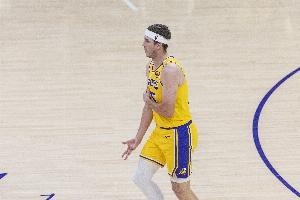 哪里貴了 大當家就是這個價！里夫斯22中13背靠背空砍41分4板5助