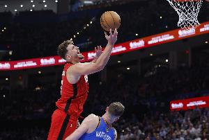 狀態(tài)不錯！申京上半場6中4得到9分3板5助 沒有三分出手