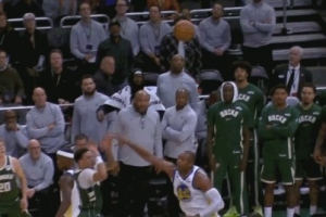 攻防發(fā)力！雄鹿內(nèi)外開(kāi)花轟出11-2 領(lǐng)先11分打停勇士