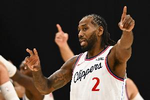 外線找到手感！小卡第三節(jié)三分4中3砍下12分2籃板！