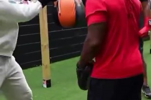 突然就要賽季報銷了??范喬丹休賽期還曾與主帥烏度卡合練拳擊！