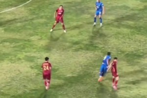 依舊不像是后衛！昔日世一左特奧面對五名防守球員輕松擺脫破門