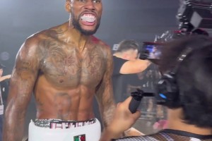 真猛啊！威姆斯在八角籠輕松擊敗惡鼠取勝！后者被擊倒+頭破血流