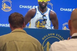 追夢格林在媒體日上整活 帶著一個“boom”大眼鏡接受采訪~