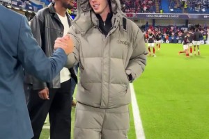 大棉襖+大棉褲！帕爾默觀戰歐冠切爾西vs本菲卡