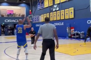 玄冥二老！霍福德和追夢一起加練三分 姿勢咋還越來越像了