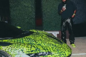 熟悉的味道！哈登球鞋同款配色法拉利現(xiàn)身《首發(fā)五虎》首映禮??