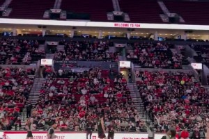 強勢回應！楊瀚森擋拆順下，迎著克林根正面上籃打板2+1！