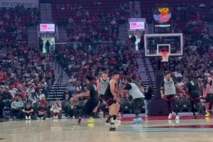 功勞不小！楊瀚森和夏普打出手遞手掩護(hù)配合，后者拿下本場MVP