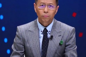 詹?。壕S爾茨還完全不適應英超的強對抗，太容易丟失球權了