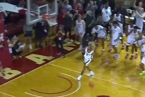 火箭新援戴維森曾表演胯下扣籃??這彈跳力和杰倫-格林一桌的！