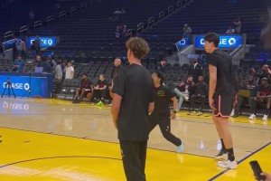 空間型內線！楊瀚森練習擋拆后外彈三分，出手穩穩命中