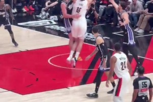 燃炸??楊瀚森絲滑背運+背轉身夢幻腳步上進！給尤班克斯上課！