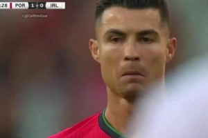 C羅2024年對(duì)陣愛爾蘭踢任意球時(shí)激勵(lì)自己，可惜球擊中了門柱