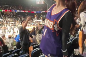 甜不辣現身中國賽現場，這身材還是那么頂啊