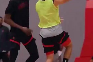 新賽季真要漲球了？！火箭探花謝潑德此前訓練，直接單吃KD了~