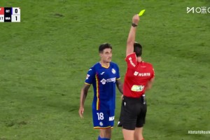 赫塔費(fèi)再被罰下一人！桑克里斯放倒維尼修斯兩黃變一紅被罰下！