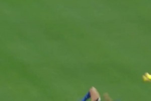 ??也就只有伊布才能做出的動(dòng)作！這是什么神仙傳球姿勢(shì)？