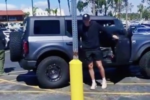 落選秀的逆襲還在繼續(xù)，感受一下里夫斯在洛杉磯有多少球迷